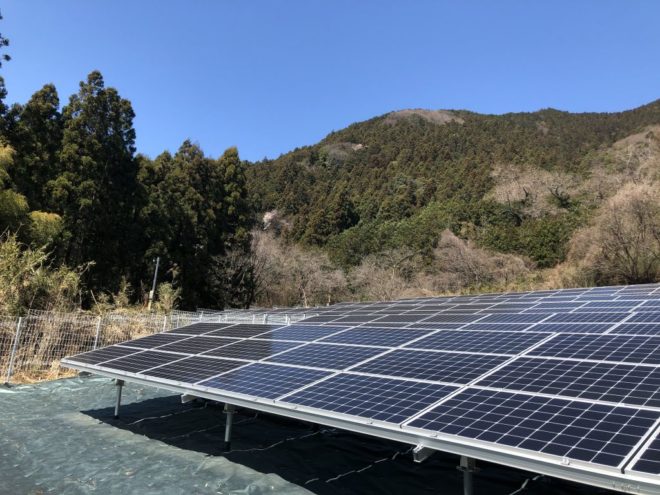 藤岡市上日野太陽光発電所の全景写真